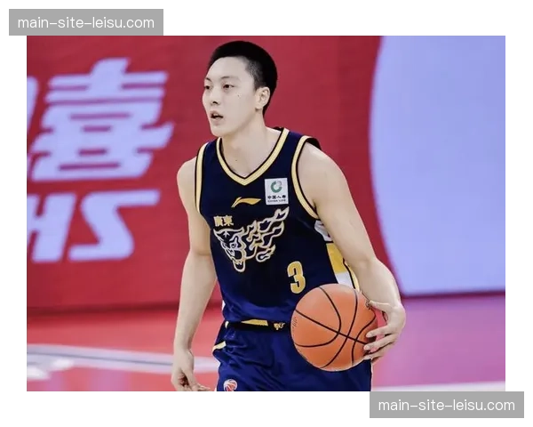 胡明轩带伤出战山西后膝盖隐痛 球队选择保护核心彻底休整